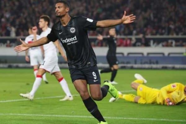 Бундеслига. "Айнтрахт" сафарда "Штутгарт"ни йирик ҳисобда енгди ва кучли учликка кириб олди