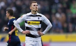 Ака-ука Азарлар ким кўп гол уриш бўйича баҳслашишмоқда