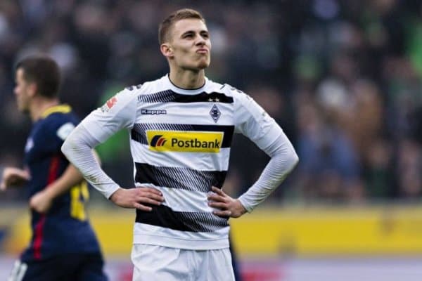 Ака-ука Азарлар ким кўп гол уриш бўйича баҳслашишмоқда