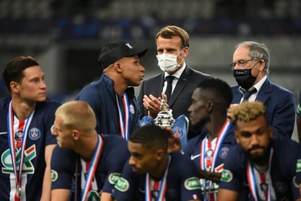 Франция президенти Эммануэль Макрон жароҳатланган Килиан Мбаппенинг аҳволи билан қизиқди