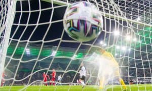 Суперклуб даҳшатли зарбага эга футболчини оляпти