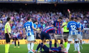 2 та қизил карточка кўрсатилган дербида "Барселона" очко йўқотди