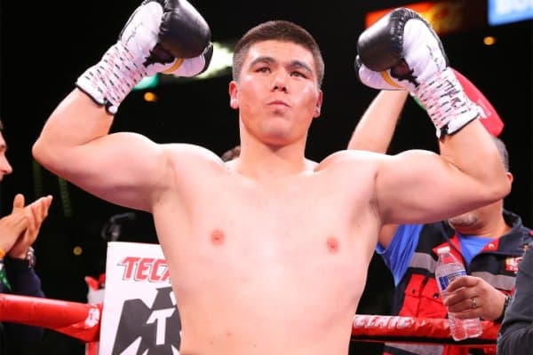 Бектемир Мелиқўзиев жанги олдидан қўлқоп танлаш жараёнида (видео)