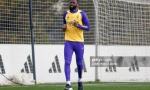 "Реал"да марказий ҳимоячи қолмади