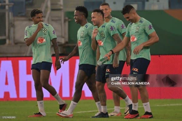 Неймар Бразилиянинг асосий футболчиси ким эканлигини айтди. У Винисиус эмас