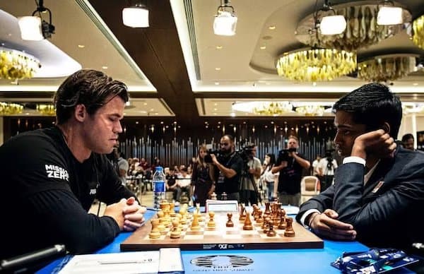 Шахмат. Магнус Карлсен ҳиндистонлик 18 яшар рақибини енгиб, илк бор Жаҳон кубоги ғолиби бўлди