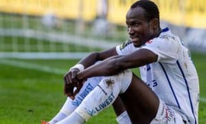 Учрашувда ҳушидан кетган машҳур футболчи вафот этди (фото)