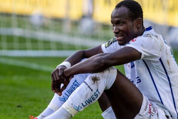 Учрашувда ҳушидан кетган машҳур футболчи вафот этди (фото)