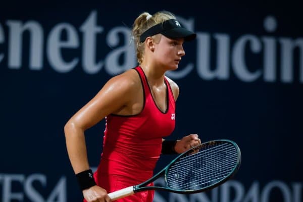 Даяна Ястремская ўзини кўрсатди