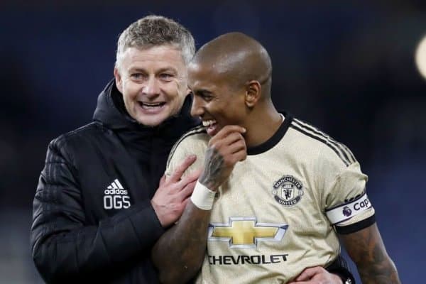 Сульшер Эшли Янгни кетиш сабабини изоҳлади