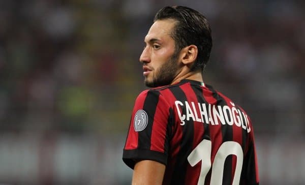 Чалханоглуни яна Бундеслигага чорлашмоқда