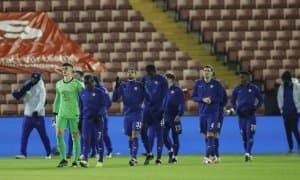 Бу мураббий бутун жамоани сотиб юбормоқчи бўлди...