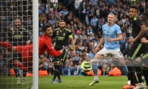 Куртуа "Сити"га қарши жароҳат билан ўйнаган. Унинг қўл мушакларидаги томирлари ёрилган