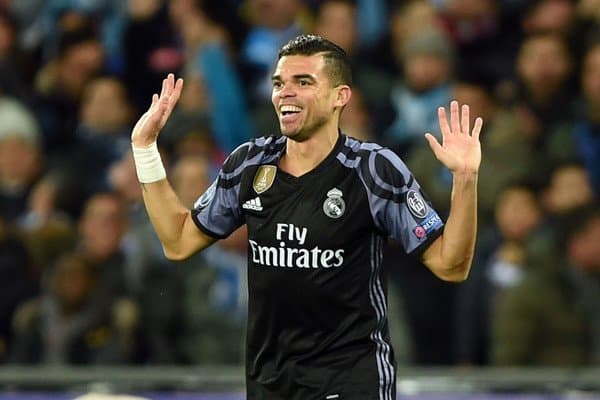 Португалиялик юлдуз 40 ёшигача тўп тепадиган бўлди