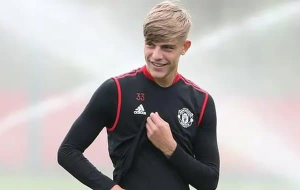 “Манчестер Юнайтед” футболчисини жўнатиб юборди