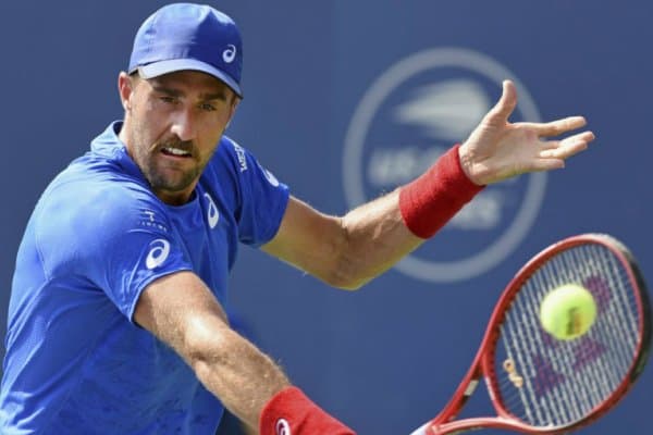 Стив Жонсон бош совринга давогарлик қилмоқда