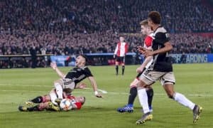 Мағлубиятга чидолмаган фанат машҳур футболчининг бошини ёрди (фото)