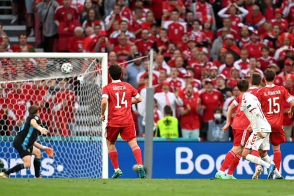 Евро-2020. Россияни йирик ҳисобда мағлуб этган Дания иккинчи ўрин билан кейинги босқичга чиқди