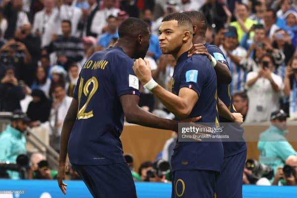 Франция терма жамоаси ҳужумчиси учун нақд тўртта клуб курашади