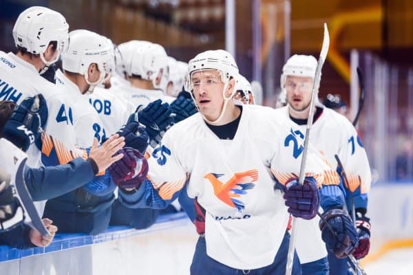 "Ҳумо" 28 хоккейчини рўйхатдан ўтказди 