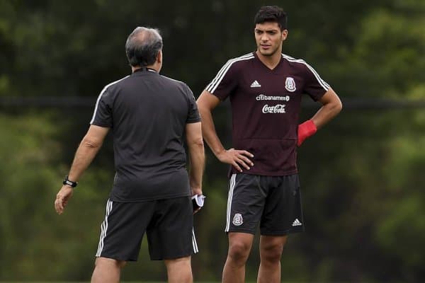 Топ ҳужумчига МЮга ўтишни тавсия қилишди