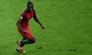 Евро-2016 финалида ғалаба тўпини киритган футболчидан чемпионлик медалини ўғирлаб кетишди