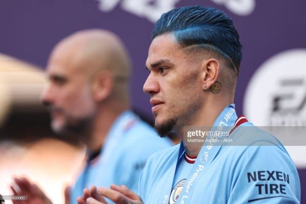 Эдерсон: "Сити"га фақат бир футболчи юлдуз бўлиб келган" 