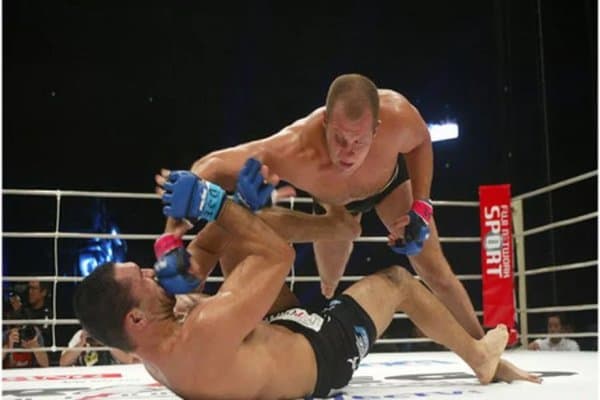 Фёдор Емельяненко фаолиятини тугатиш ҳақида эмас, чемпионликни ўйламоқда