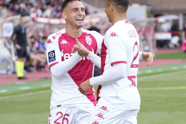 “Манчестер Юнайтед” бир жамоадан икки ўйинчини олмоқчи