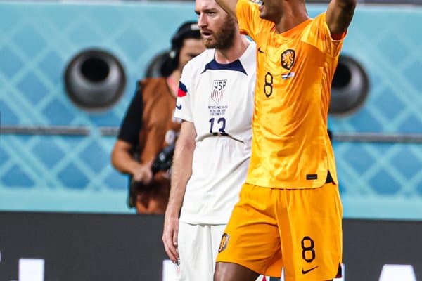 Тен Ҳаг Гакпо "Ливерпуль"га ўтганидан ғазабда!