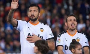 "Барса" ва "Ливерпуль" 34 ёшли ҳимоячини қўлга киритмоқчи