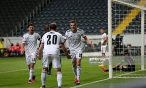 Кутилмаганда "Айнтрахт" ўз уйида йирик ҳисобда мағлуб бўлди ва яна бир учрашув якунланди