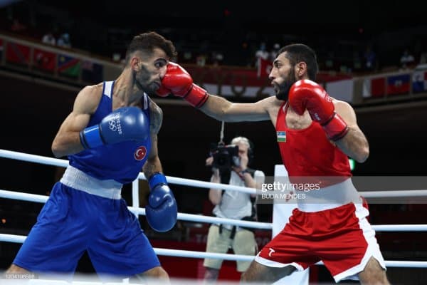 Шаҳобиддин Зоиров рақибини тор-мор келтирган жангдан фотогалерея