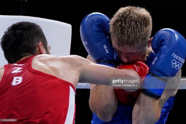 Миразизбек Мирзаҳалилов шубҳали мағлубиятга учраган жангдан фотогалерея