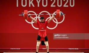 Токио-2020. Акбар Жўраевнинг қаҳрамонлигидан кейин Ўзбекистон 22 поғона кўтарилди!