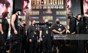 Тайсон Фьюри ва Деонтай Уайлдер эртанги жанг олдидан тарозидан ўтди (видео)