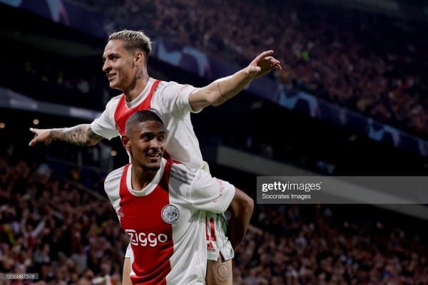 Расман! ЕЧЛни ёндирган "Аякс" ҳужумчиси гранд жамоа сафига ўтди 