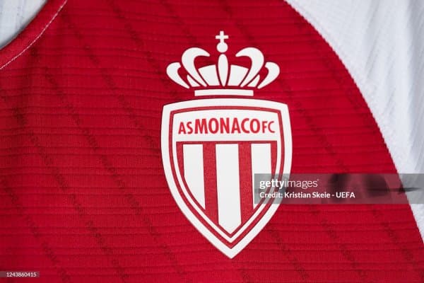 "Монако" тўпурар футболчи билан шартнома имзолади