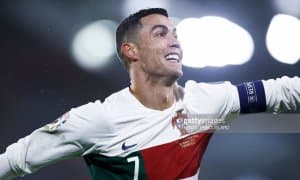 "SIUUU" ва "уйқудаги одам"нинг коллаборацияси! Роналдудан янгича гол нишонлаш (Фото) 