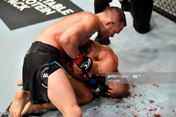 "UFC 251". Пётр Ян чемпион!