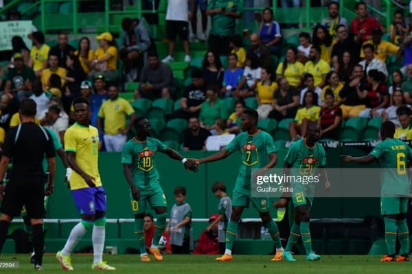 Голларга бой ўтган учрашувда Сенегал Бразилияни таслим қилди. Манедан дубль!