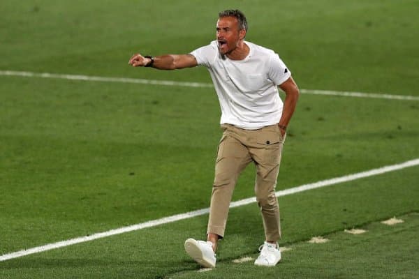 Луис Энрике машҳур футболчини жамоадан ҳайдаяпти