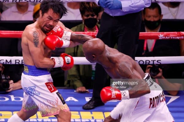 Қизиқ! Пакьяо зарба ўтказиб юборганда унинг ва Угаснинг рафиқаси ҳиссиётларини томоша қилинг (видео)