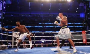 Супероғир вазн тоифасида янги чемпион Александ Усикнинг Энтони Жошуага қарши жангидан энг ёрқин лаҳзалар (фотогалерея)