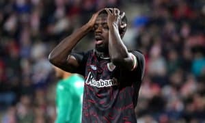 Машҳур ҳужумчи икки йил товонидаги шиша синиғи билан футбол ўйнаб юрган экан