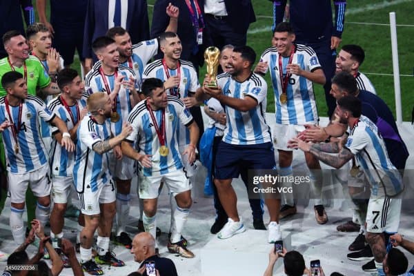 Агуэро Аргентинани энг зўри деб атади