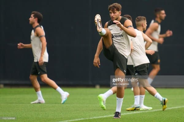 "Порту" "Барселона" ярим ҳимоячисини ижарага олишга яқин турибди