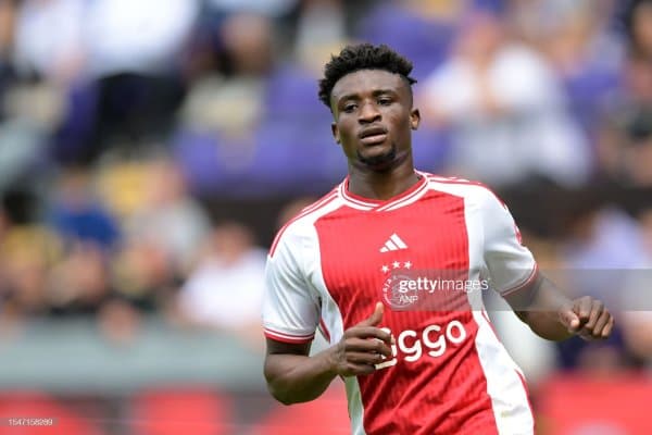 "Челси" "Аякс" хавбекини қўлга киритишга уринмоқда