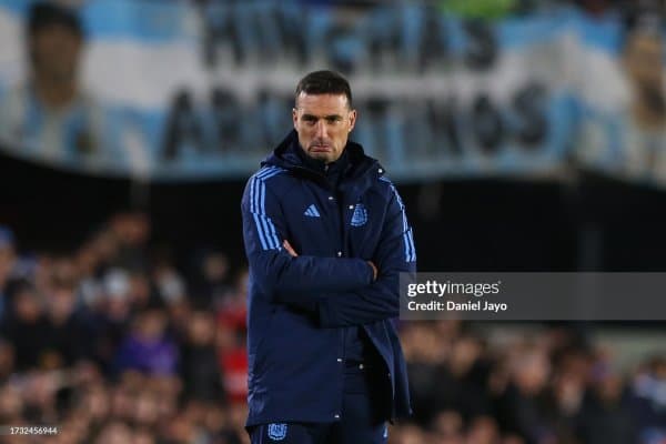 Скалони Мессига бўлган тупурган футболчи ҳақида гапирди