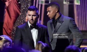 Аргентина афсоналаридан бири энг зўр футболчи номини айтди